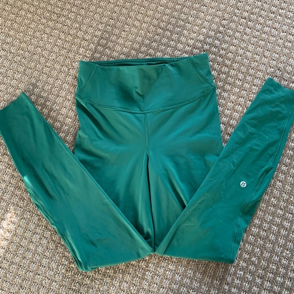 Lululemon 28” base pace high rise running tight size 6 - Picture 2 of 3